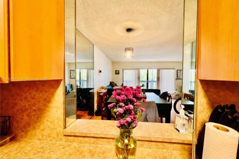 Condo in Plantation, Florida, 2 bedrooms  № 1949675 - photo 13