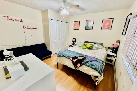 Condo in Plantation, Florida, 2 bedrooms  № 1949675 - photo 19