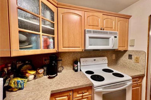 Condo in Plantation, Florida, 2 bedrooms  № 1949675 - photo 11