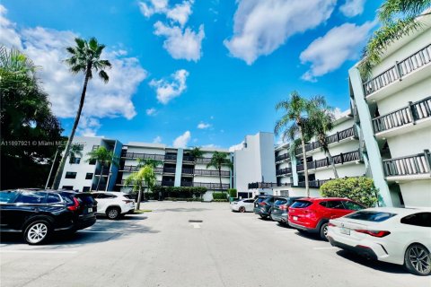 Condo in Plantation, Florida, 2 bedrooms  № 1949675 - photo 6