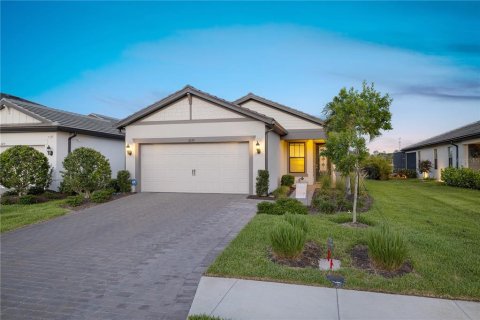 House in Bradenton, Florida 2 bedrooms, 132.66 sq.m. № 1780865 - photo 1