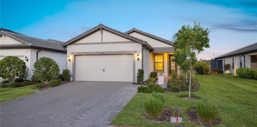 House in Bradenton, Florida 2 bedrooms, 132.66 sq.m. № 1780865