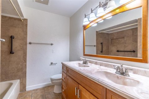 House in Longwood, Florida 4 bedrooms, 229.38 sq.m. № 1919480 - photo 15