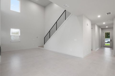 Купить виллу или дом в Леди-Лейк, Флорида 12 комнат, 258.36м2, № 2133837 - фото 2