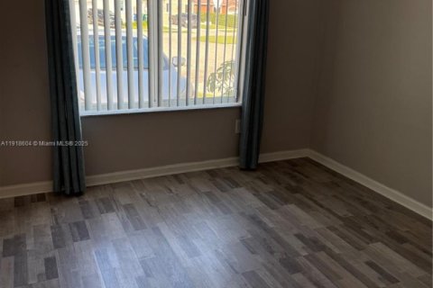 Снять в аренду виллу или дом в Майами, Флорида 3 спальни, 129.41м2, № 1973337 - фото 13