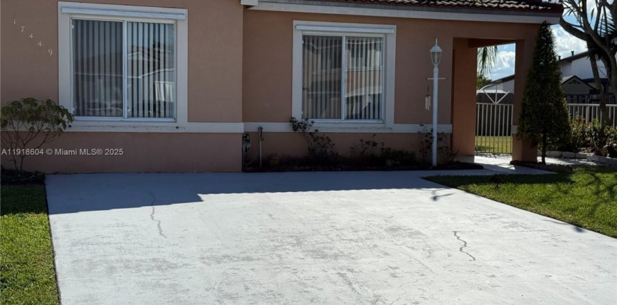 Дом в Майами, Флорида 3 спальни, 129.41м2 № 1973337