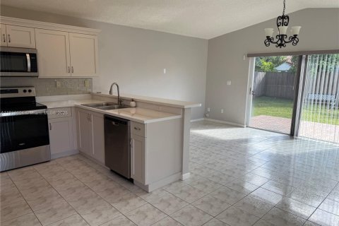 Снять в аренду виллу или дом в Майами, Флорида 3 спальни, 129.41м2, № 1973337 - фото 4