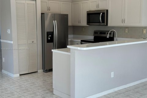 Снять в аренду виллу или дом в Майами, Флорида 3 спальни, 129.41м2, № 1973337 - фото 3