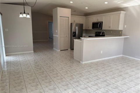Снять в аренду виллу или дом в Майами, Флорида 3 спальни, 129.41м2, № 1973337 - фото 5
