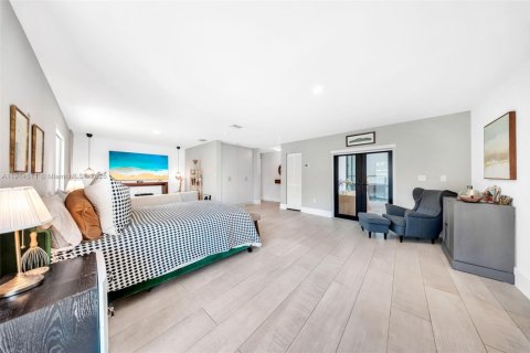 House in Doral, Florida 6 bedrooms, 361.2 sq.m. № 2016955 - photo 20