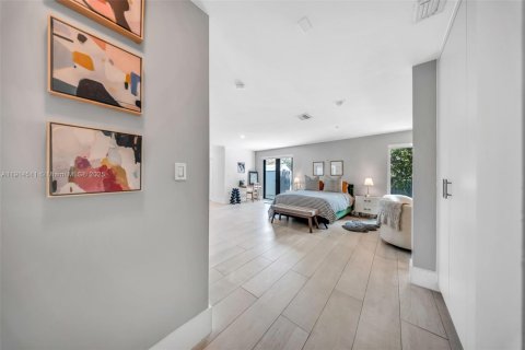 House in Doral, Florida 6 bedrooms, 361.2 sq.m. № 2016955 - photo 15