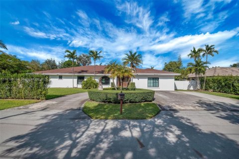 Casa en Doral, Florida 6 dormitorios, 361.2 m2 № 2016955