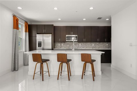Townhouse in Lake Mary, Florida 3 bedrooms, 184.78 sq.m. № 2217352 - photo 9