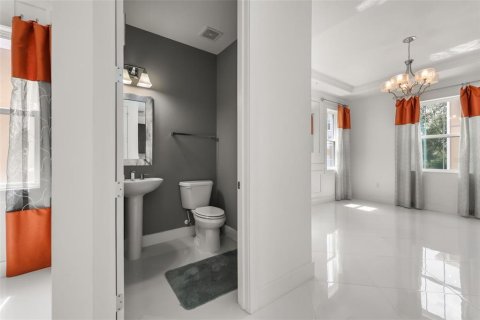 Townhouse in Lake Mary, Florida 3 bedrooms, 184.78 sq.m. № 2217352 - photo 18