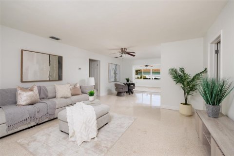 House in Clearwater, Florida 3 bedrooms, 155.33 sq.m. № 2093192 - photo 8