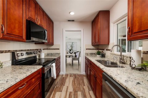 House in Clearwater, Florida 3 bedrooms, 155.33 sq.m. № 2093192 - photo 13
