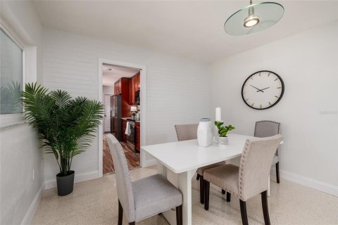 House in Clearwater, Florida 3 bedrooms, 155.33 sq.m. № 2093192 - photo 12