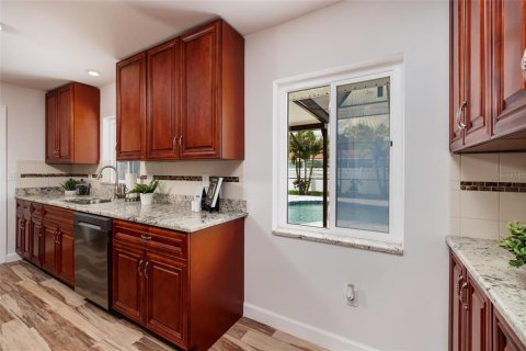 House in Clearwater, Florida 3 bedrooms, 155.33 sq.m. № 2093192 - photo 16