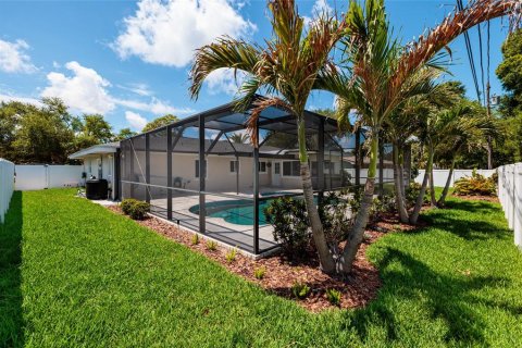 House in Clearwater, Florida 3 bedrooms, 155.33 sq.m. № 2093192 - photo 5
