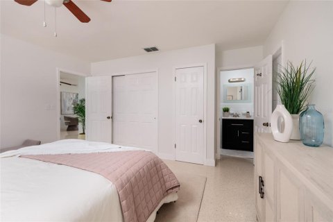 House in Clearwater, Florida 3 bedrooms, 155.33 sq.m. № 2093192 - photo 21