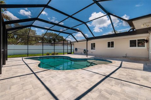 House in Clearwater, Florida 3 bedrooms, 155.33 sq.m. № 2093192 - photo 26