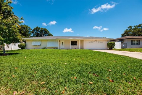 House in Clearwater, Florida 3 bedrooms, 155.33 sq.m. № 2093192 - photo 3