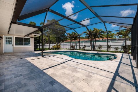 House in Clearwater, Florida 3 bedrooms, 155.33 sq.m. № 2093192 - photo 25