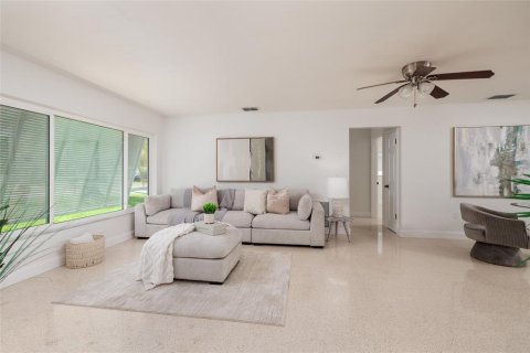 House in Clearwater, Florida 3 bedrooms, 155.33 sq.m. № 2093192 - photo 10