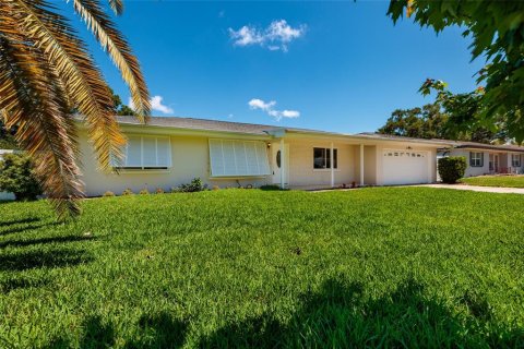 House in Clearwater, Florida 3 bedrooms, 155.33 sq.m. № 2093192 - photo 2