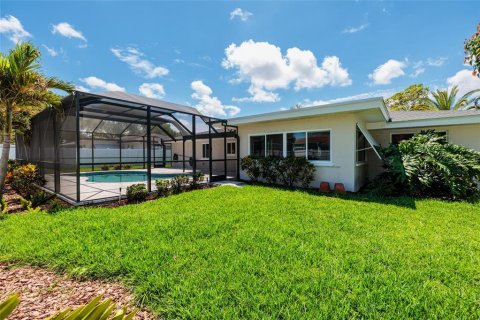 House in Clearwater, Florida 3 bedrooms, 155.33 sq.m. № 2093192 - photo 27