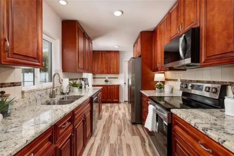 House in Clearwater, Florida 3 bedrooms, 155.33 sq.m. № 2093192 - photo 14
