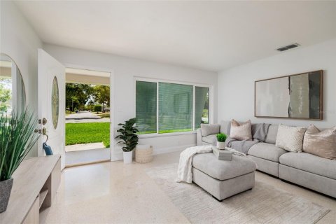 House in Clearwater, Florida 3 bedrooms, 155.33 sq.m. № 2093192 - photo 7