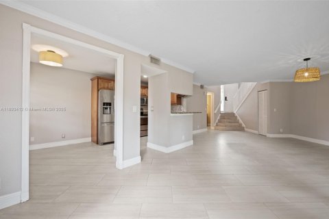 Townhouse in Plantation, Florida 2 bedrooms, 110.46 sq.m. № 1945498 - photo 7