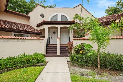 Townhouse in Plantation, Florida 2 bedrooms, 110.46 sq.m. № 1945498 - photo 1