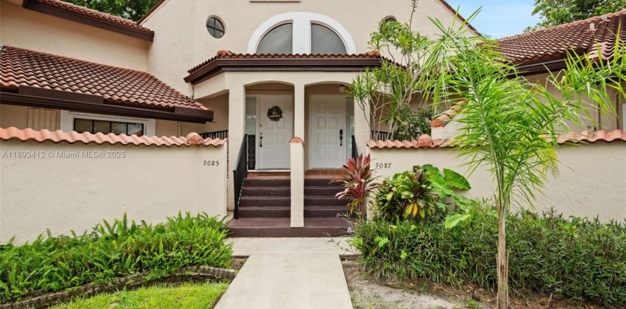 Townhouse in Plantation, Florida 2 bedrooms, 110.46 sq.m. № 1945498
