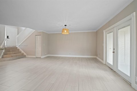 Townhouse in Plantation, Florida 2 bedrooms, 110.46 sq.m. № 1945498 - photo 9