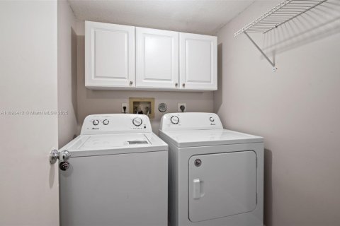 Townhouse in Plantation, Florida 2 bedrooms, 110.46 sq.m. № 1945498 - photo 30