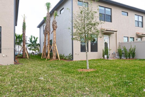 Townhouse in Lake Worth, Florida 3 bedrooms, 169.64 sq.m. № 1891954 - photo 17