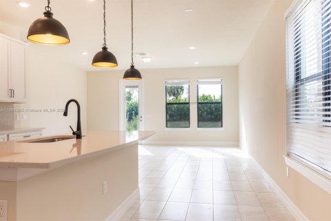 Townhouse in Lake Worth, Florida 3 bedrooms, 169.64 sq.m. № 1891954 - photo 9