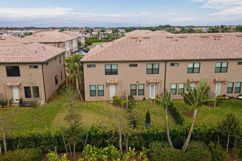 Townhouse in Lake Worth, Florida 3 bedrooms, 169.64 sq.m. № 1891954 - photo 18