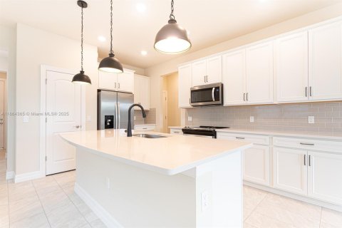 Townhouse in Lake Worth, Florida 3 bedrooms, 169.64 sq.m. № 1891954 - photo 5