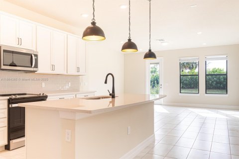 Townhouse in Lake Worth, Florida 3 bedrooms, 169.64 sq.m. № 1891954 - photo 10