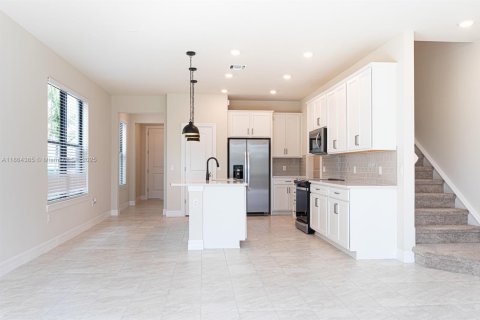 Townhouse in Lake Worth, Florida 3 bedrooms, 169.64 sq.m. № 1891954 - photo 7