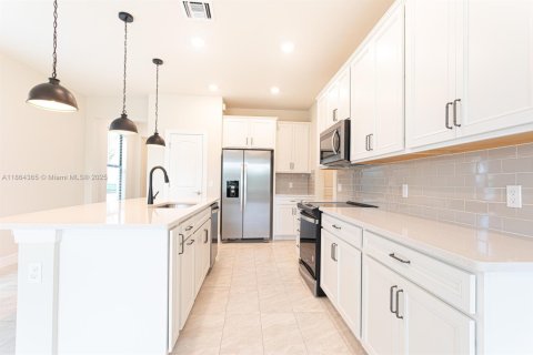 Townhouse in Lake Worth, Florida 3 bedrooms, 169.64 sq.m. № 1891954 - photo 4