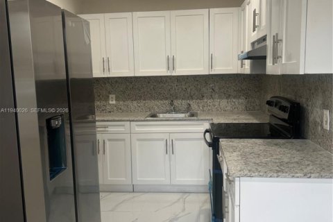 Купить виллу или дом в Майами, Флорида 3 спальни, 93.65м2, № 1997321 - фото 2