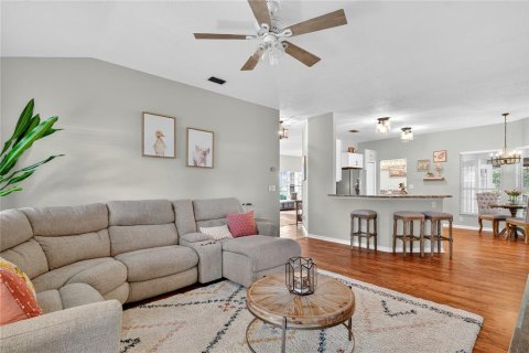 House in Mount Dora, Florida 4 bedrooms, 199.46 sq.m. № 1915603 - photo 14