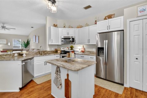 House in Mount Dora, Florida 4 bedrooms, 199.46 sq.m. № 1915603 - photo 6
