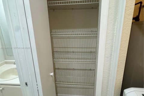 Купить виллу или дом в Хомстед, Флорида 3 спальни, 120.96м2, № 2052276 - фото 19