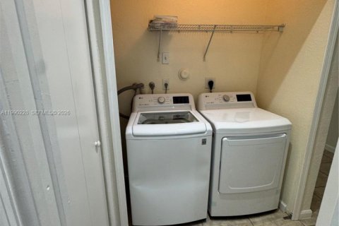 Купить виллу или дом в Хомстед, Флорида 3 спальни, 120.96м2, № 2052276 - фото 16