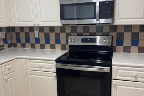 Купить виллу или дом в Хомстед, Флорида 3 спальни, 120.96м2, № 2052276 - фото 29